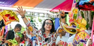 Carnaval de Santiago cierra su segundo domingo a golpe de música y Lechón
