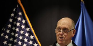 Tom Homan: El ‘zar de la frontera’ asegura que mantendrá redadas de inmigrantes en Minneapolis | Inmigración en Estados Unidos