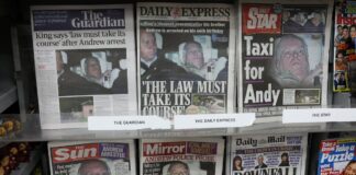 La policía sigue investigando la antigua mansión del expríncipe Andrés mientras crece el debate sobre la monarquía británica | Internacional