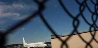 Atrapados sin derechos o devueltos al país del que huyeron: la encrucijada de los deportados por Estados Unidos a Camerún | Inmigración en Estados Unidos