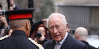 El rey Carlos III de Inglaterra se desmarca de su hermano Andrés y pide que “la ley siga su curso” | Internacional