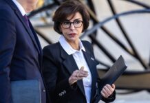 Rachida Dati dimite como ministra de Cultura para centrarse en su candidatura a la alcaldía de París | Internacional