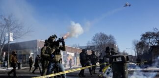 El Departamento de Seguridad Nacional gastó más de 140 millones de dólares en armas para el ICE en 2025 | Inmigración en Estados Unidos