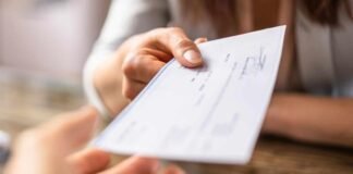 El uso de los cheques disminuye en casi un 60 % en la última década