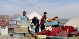 Al menos 56 civiles muertos y más de 100.000 desplazados por el conflicto entre Afganistán y Pakistán: ONU
