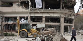 Última hora de la guerra de Estados Unidos e Israel contra Irán, en directo | Irán denuncia que EE UU prepara ataques terrestres mientras habla de negociaciones | Internacional