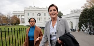 Un juez federal anula los despidos masivos de periodistas de Voice of America ordenados por Trump
