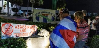 El exilio que vela a sus muertos: los cubanos de Florida, desconcertados tras el ataque a una lancha estadounidense
