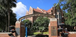 Saludos nazis y chats racistas en universidades de Florida revelan un patrón de retórica extremista entre jóvenes conservadores