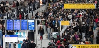 Trump ordena el despliegue del ICE en los aeropuertos para paliar una huelga de celo de los trabajadores | Inmigración en Estados Unidos