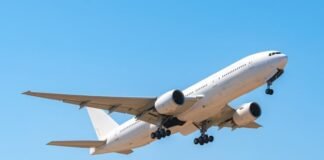 Aumentan demoras en aeropuertos de Estados Unidos en medio de crisis en la TSA