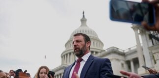 El secretario Markwayne Mullin advierte que en mayo se acaban los fondos para pagar a los empleados del DHS