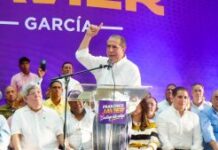 FRANCISCO JAVIER GARCÍA AGITA EL AVISPERO MORADO