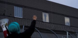 Cientos de migrantes mantienen una huelga de hambre en el centro de detención Delaney Hall de Nueva Jersey