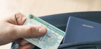 Estados Unidos exigirá que la mayoría de solicitantes de la ‘Green Card’ permanezcan fuera del país durante el trámite | Inmigración en Estados Unidos