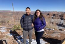 Casado con una estadounidense desde hace 20 años, pero sin papeles: la lucha de Angela para que no deporten a su marido Carlos | Inmigración en Estados Unidos