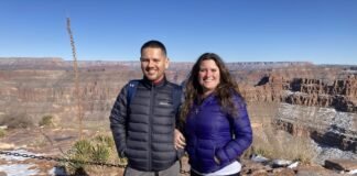 Casado con una estadounidense desde hace 20 años, pero sin papeles: la lucha de Angela para que no deporten a su marido Carlos | Inmigración en Estados Unidos