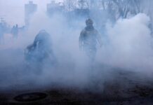 El uso de gas lacrimógeno y gas pimienta ha afectado a decenas de niños durante la campaña de deportaciones de Trump