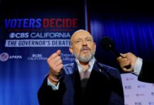 Steve Hilton, el comentarista político respaldado por Trump que lidera las encuestas para gobernador de California