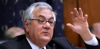 Muere Barney Frank, el primer congresista estadounidense que habló por voluntad propia de su homosexualidad