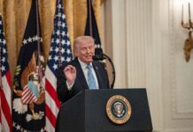 Trump insiste en sus ataques al Papa: “Pone en peligro a muchos católicos”