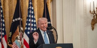 Trump insiste en sus ataques al Papa: “Pone en peligro a muchos católicos”