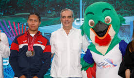 ABINADER RECIBE LA ANTORCHA DE LOS CENTROAMERICANOS Y DEL CARIBE