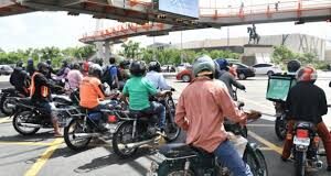 RD SOBRE DOS RUEDAS…Y AL BORDE DEL ABISMO