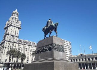 Monumento del héroe nacional y Padre de la Patria de Uruguay.