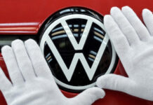 Crisis sobre ruedas: Volkswagen ve en riesgo 140.000 empleos (y no es la única)