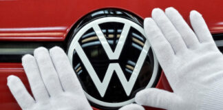 Crisis sobre ruedas: Volkswagen ve en riesgo 140.000 empleos (y no es la única)