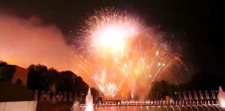 Fuegos artificiales marcan los 250 años de independencia de EE. UU. en un ambiente caluroso