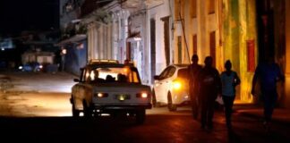 Cuba conecta su red eléctrica tras el tercer apagón general en una semana