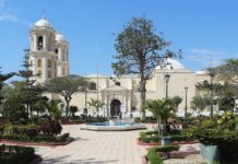 Iquitos “Ñahuinchando”: poemario de Javier Yglesias Sánchez