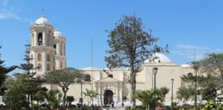 Iquitos “Ñahuinchando”: poemario de Javier Yglesias Sánchez