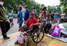 Venezuela entra en una “fase crítica” por los terremotos