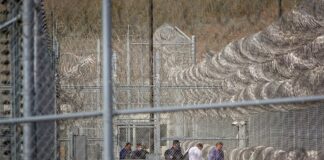 Una cárcel que desnuda a migrantes y otra con “frío extremo”: las nuevas apuestas del plan de deportaciones masivas de Trump | Inmigración en Estados Unidos