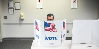 Una demanda de 25 Estados denuncia que FEMA y DHS retienen fondos por no apoyar las políticas migratorias y electorales de Trump