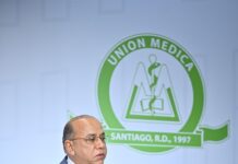 *El doctor Plutarco Arias recibe el Premio Ébano Verde, máximo galardón de la Clínica Unión Médica del Norte* – El Diario Universal