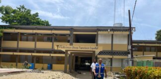 Director regional de Infraestructura Escolar verifica trabajos en el UFE y asegura que intervención responde a problemas de filtraciones