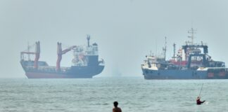 Irán y Omán negocian un modelo de pago para el estrecho de Ormuz