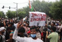 Los jóvenes del movimiento de ‘las cucarachas’ anuncian el fin de sus protestas tras lograr la dimisión del ministro de Educación de la India | Internacional