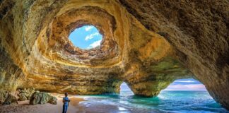 Escritores portugueses: Eca de Queiros, Fernando Pessoa, Saramago, Camoes, Antunes, Castro e Almeida, Almeida Garrett