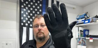 Responsable de asuntos fronterizos de la Casa Blanca defiende plan del ICE para equipar a agentes con guantes de descargas eléctricas