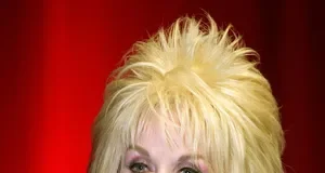 Dolly Rebecca Parton: La Reina del Country y Filántropa Extraordinaria