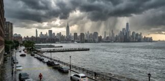 EL RÍO HUDSON NO PERDONÓ Y NEW JERSEY AMANECE BAJO AGUA